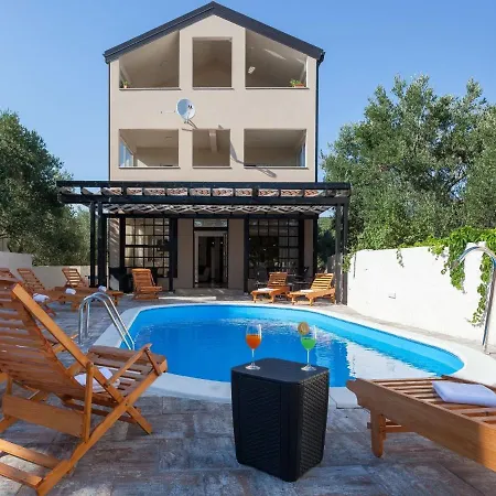 Poolincluded - Marin Sveti Petar (Zadar)
