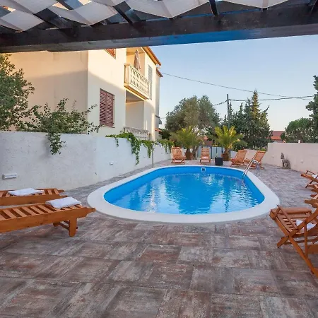 Prázdninový dům Poolincluded - Marin