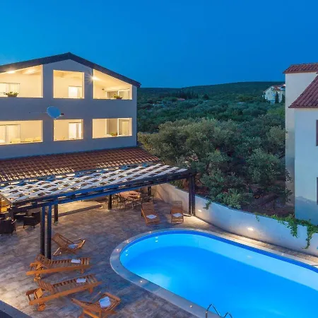 Prázdninový dům Poolincluded - Marin *