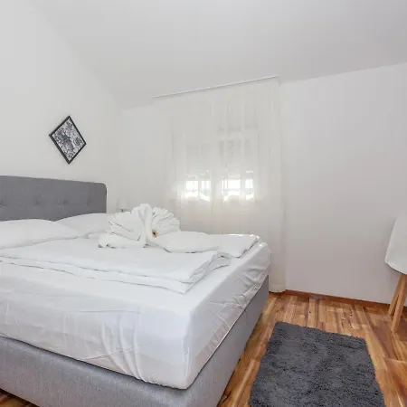 Prázdninový dům Poolincluded - Marin