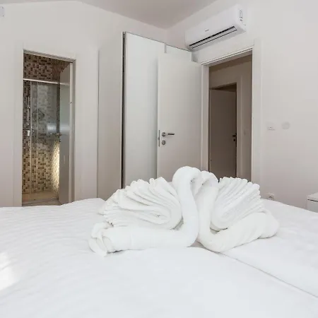 Prázdninový dům Poolincluded - Marin