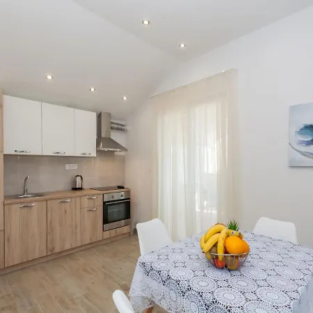 Prázdninový dům Poolincluded - Marin