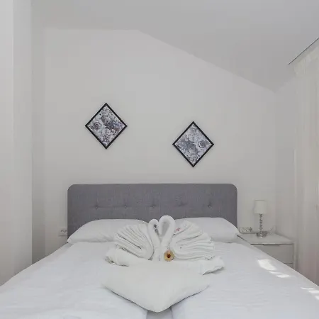 Prázdninový dům Poolincluded - Marin