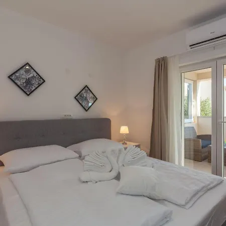 Prázdninový dům Poolincluded - Marin *
