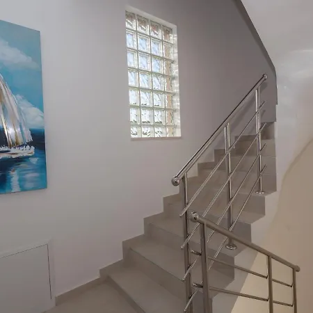 Vakantiehuis Poolincluded - Marin *